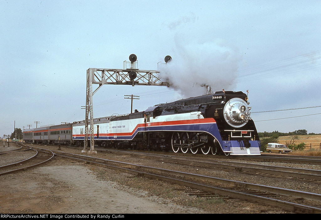 AFT 4449 running east at Roseville Yard